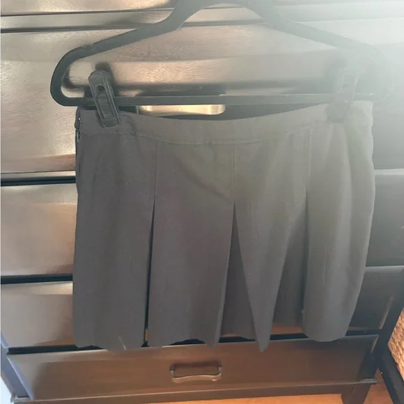 NEW LISTING ✨ Black Mini Skirt - Picture 3 of 4